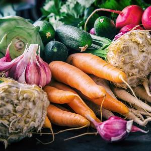 Verschiedene Gemüsesorten auf einem Tisch